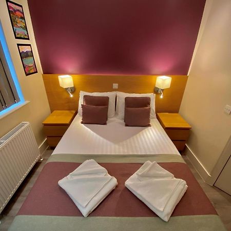 Holtwhites Hotel Enfield Buitenkant foto