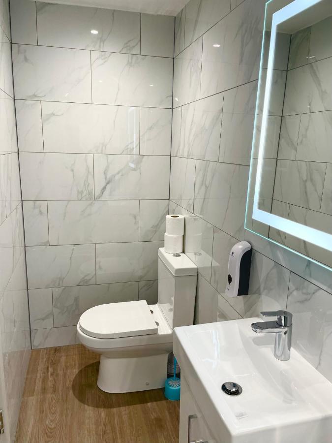 Holtwhites Hotel Enfield Buitenkant foto