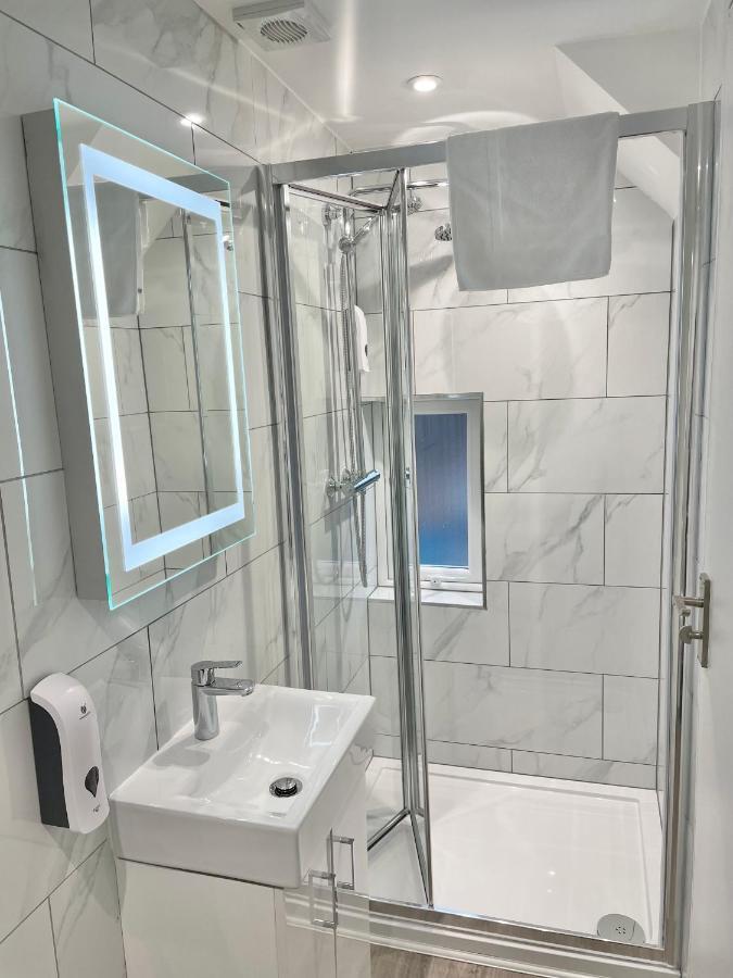 Holtwhites Hotel Enfield Buitenkant foto