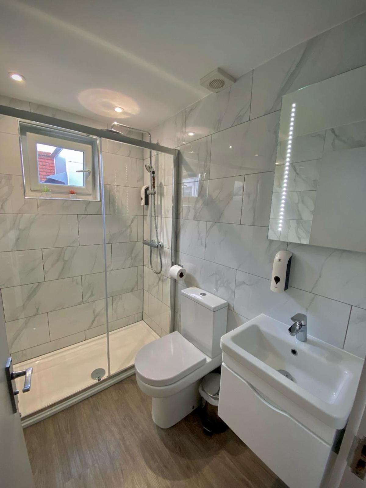 Holtwhites Hotel Enfield Buitenkant foto