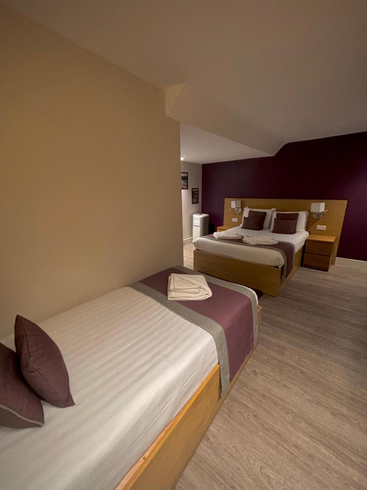 Holtwhites Hotel Enfield Buitenkant foto