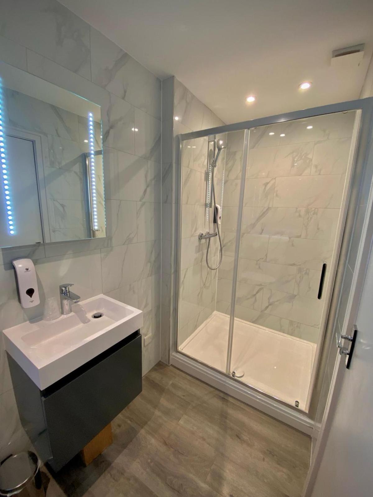 Holtwhites Hotel Enfield Buitenkant foto
