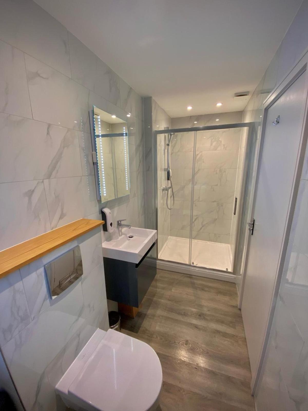 Holtwhites Hotel Enfield Buitenkant foto