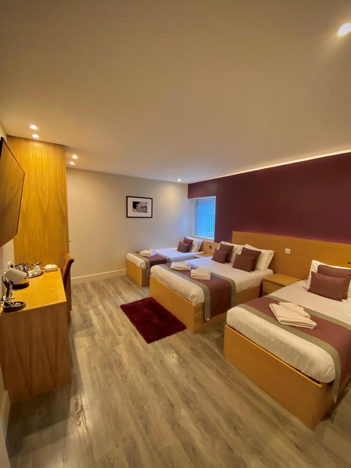 Holtwhites Hotel Enfield Buitenkant foto