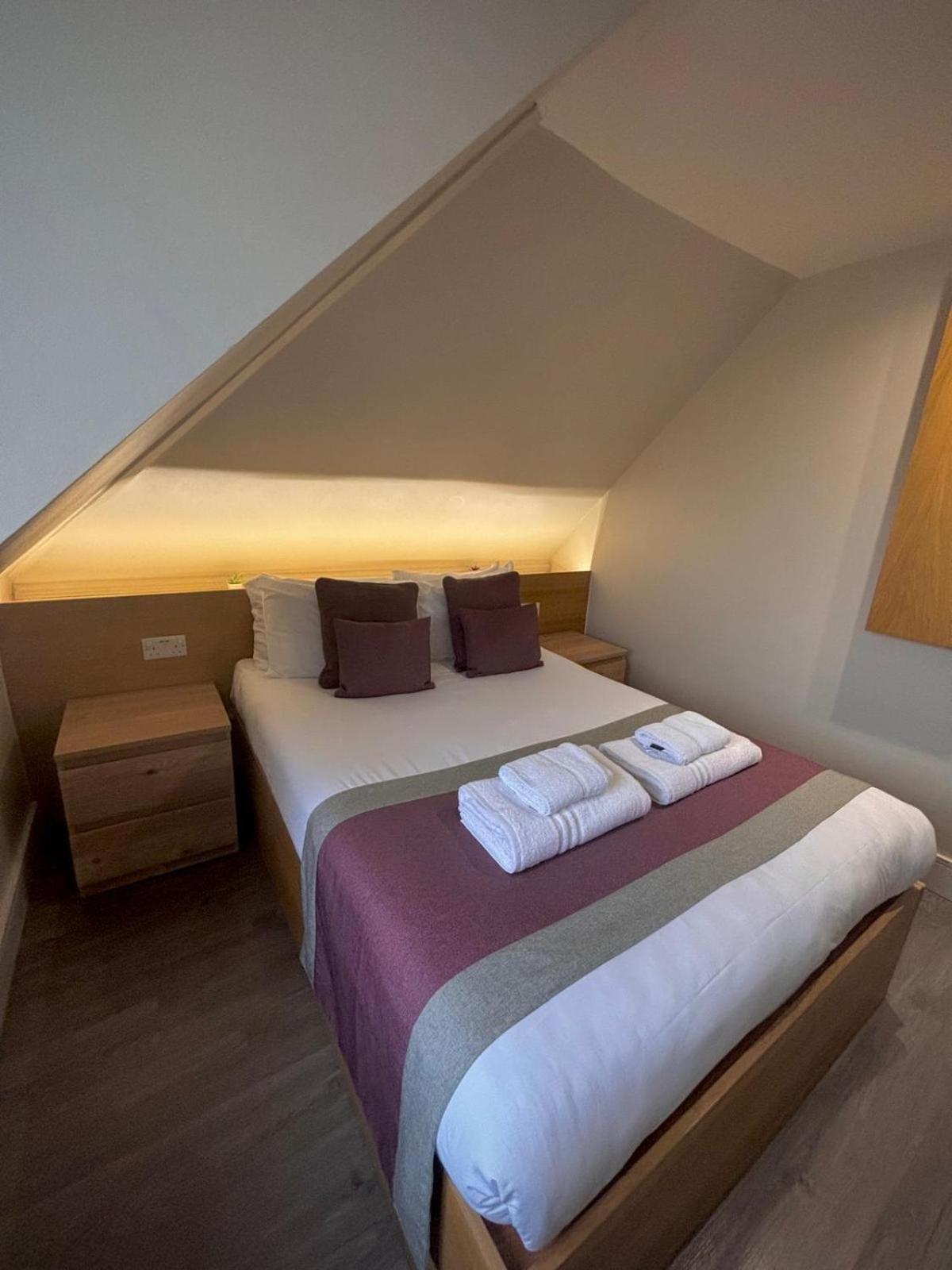Holtwhites Hotel Enfield Buitenkant foto