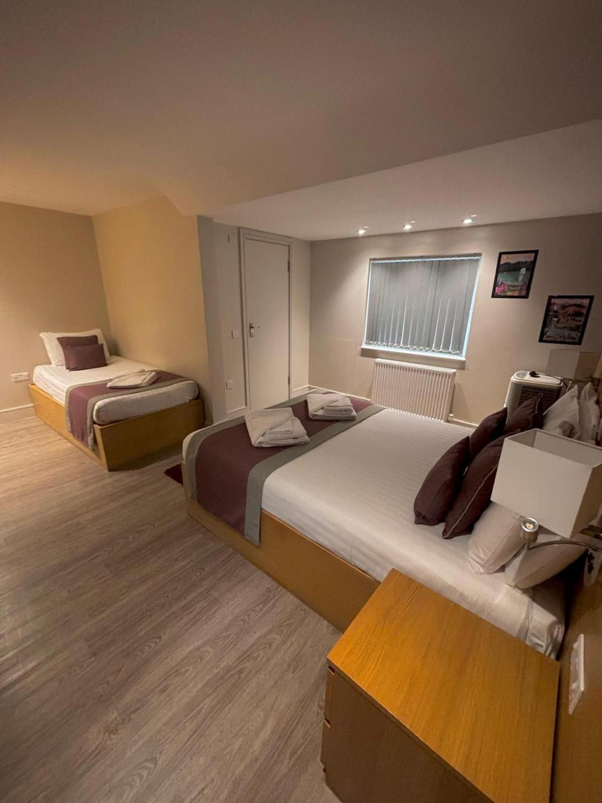 Holtwhites Hotel Enfield Buitenkant foto