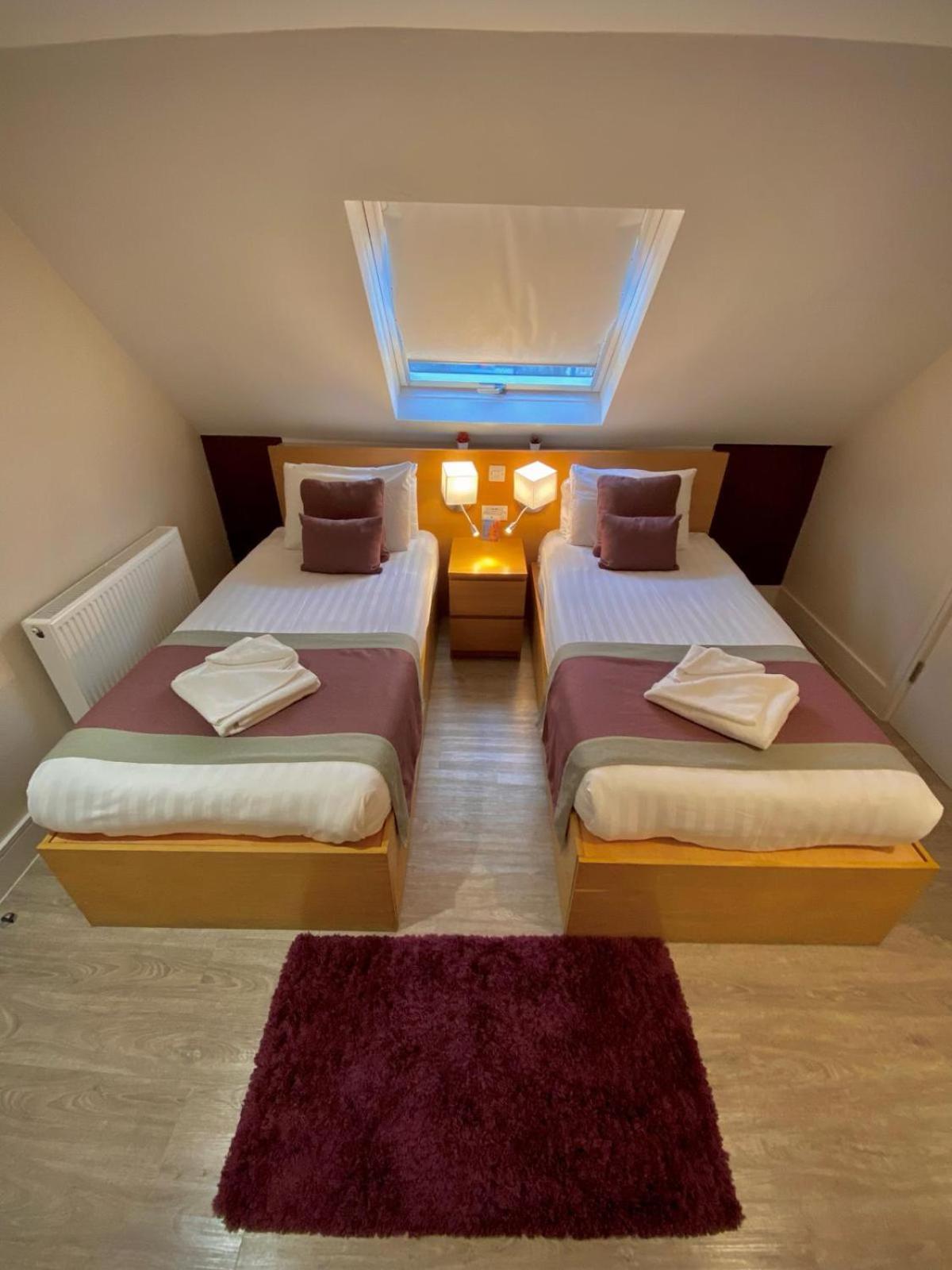 Holtwhites Hotel Enfield Buitenkant foto